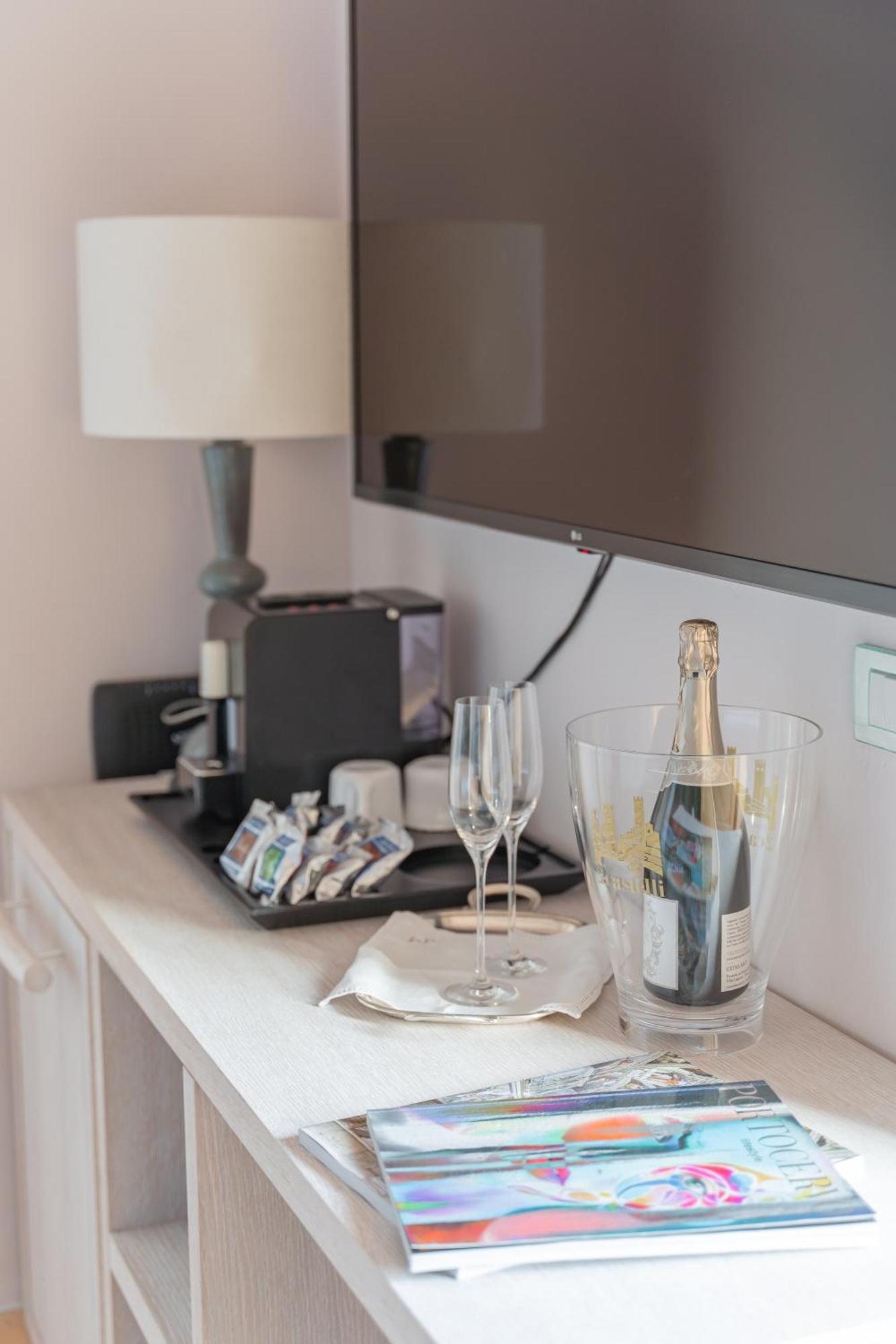 Hotel Borgo Smeraldo 아르자케나 외부 사진